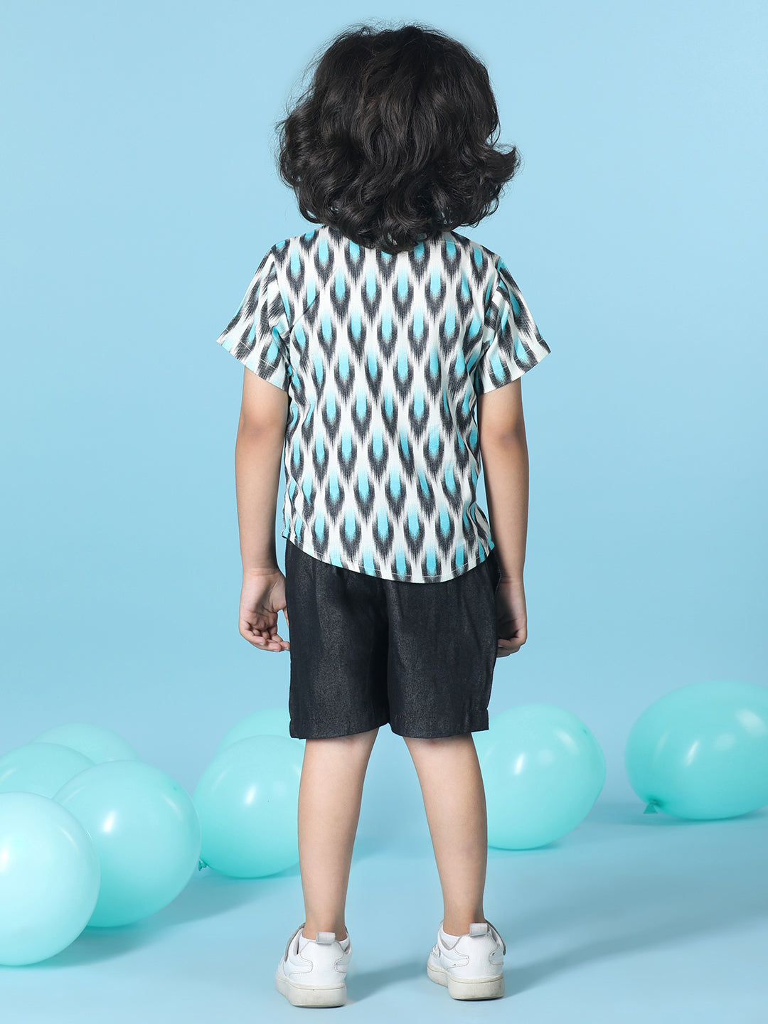 Cutiekins Boys Abstract Print T-Shirt With Solid Short -Off White & Black