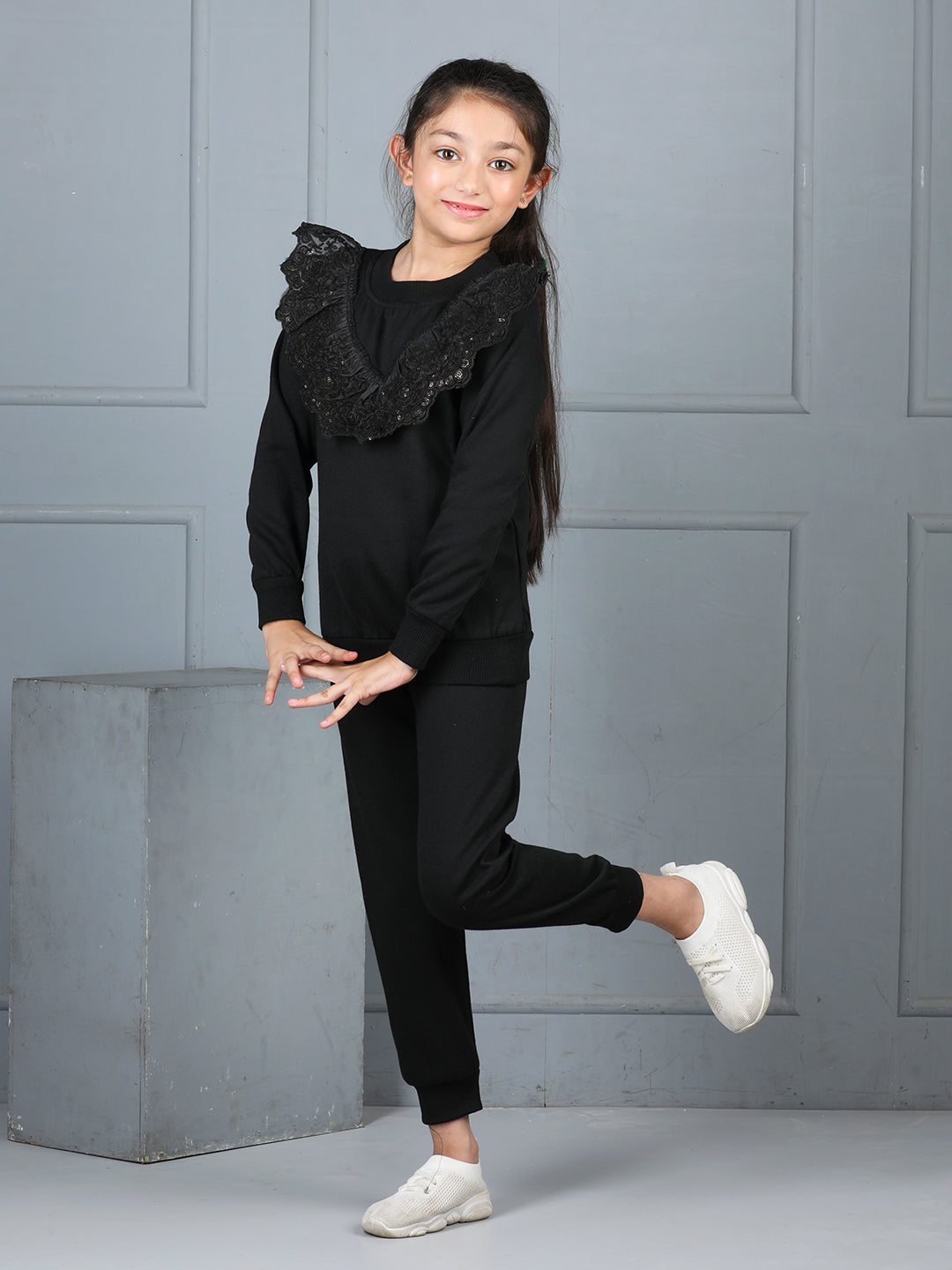 Cutiekins Girls Solid Embellished Cozy Fleece Tracksuit -Black