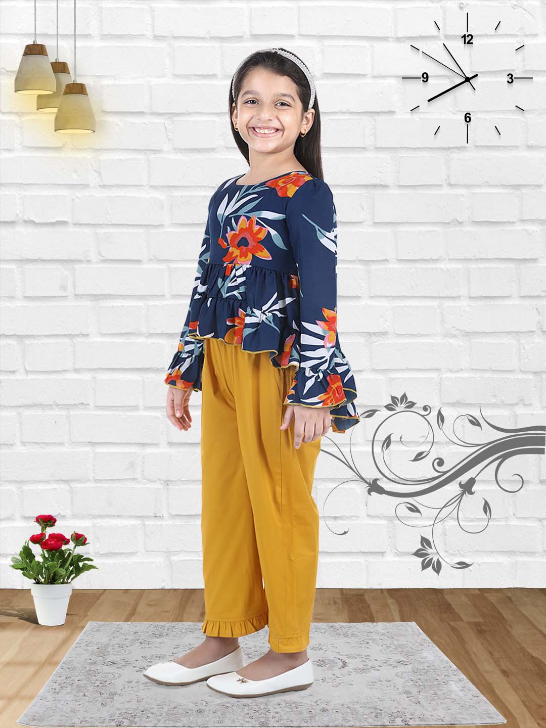 Cutiekins Girls Casual Top & Capri Set (Multicolor)