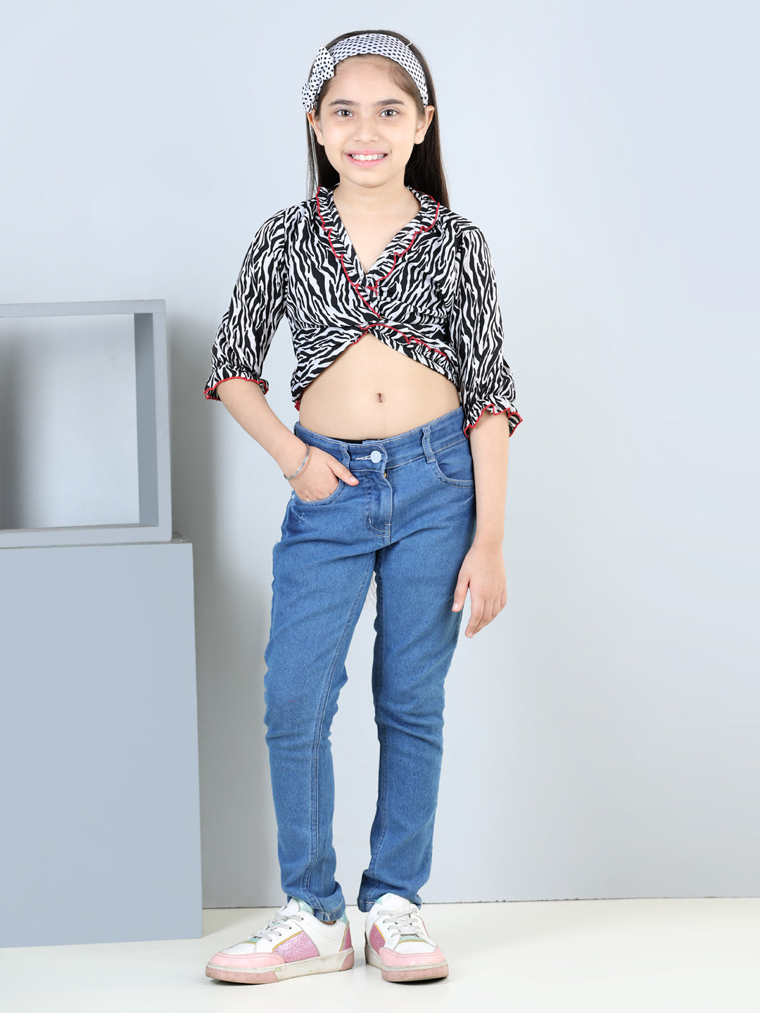 Cutiekins Printed V Neck Polyester Top-Black & White