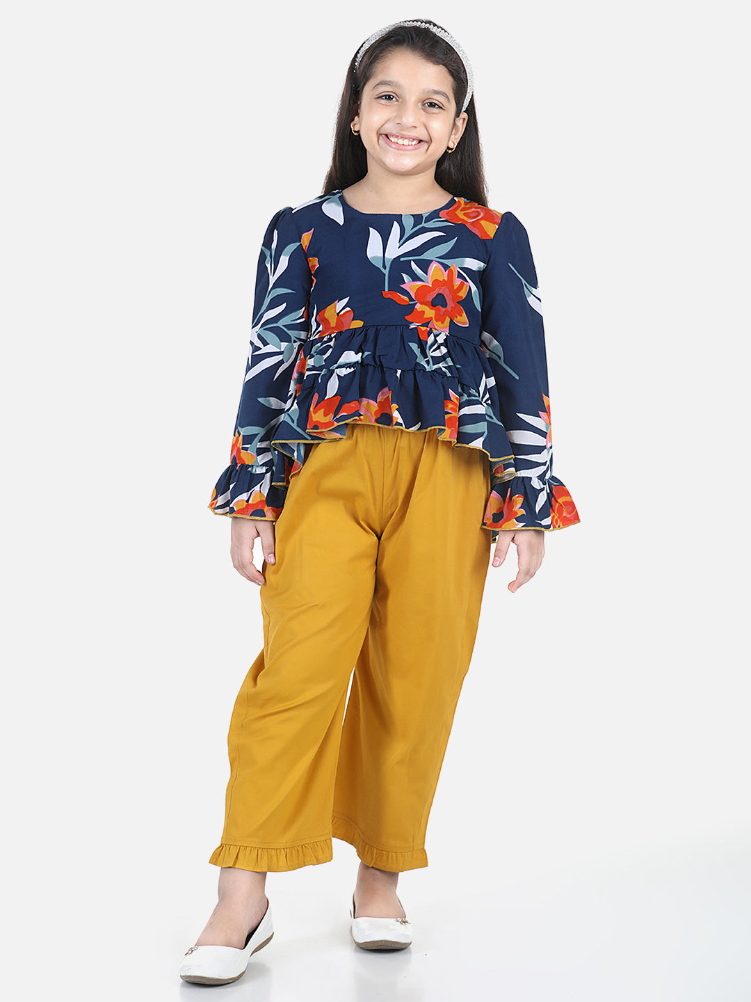 Cutiekins Girls Casual Top & Capri Set  (Multicolor)
